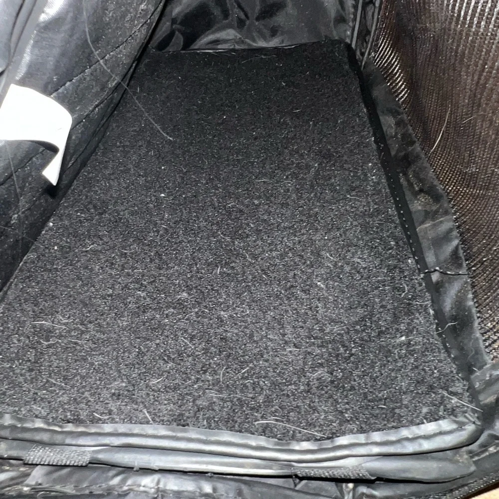 Bilt Black Red Soft Cat Carrier